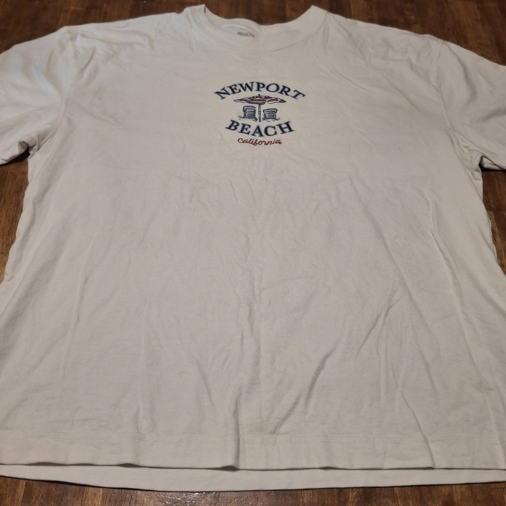 Hollister Newport Men's White Graphic Tee